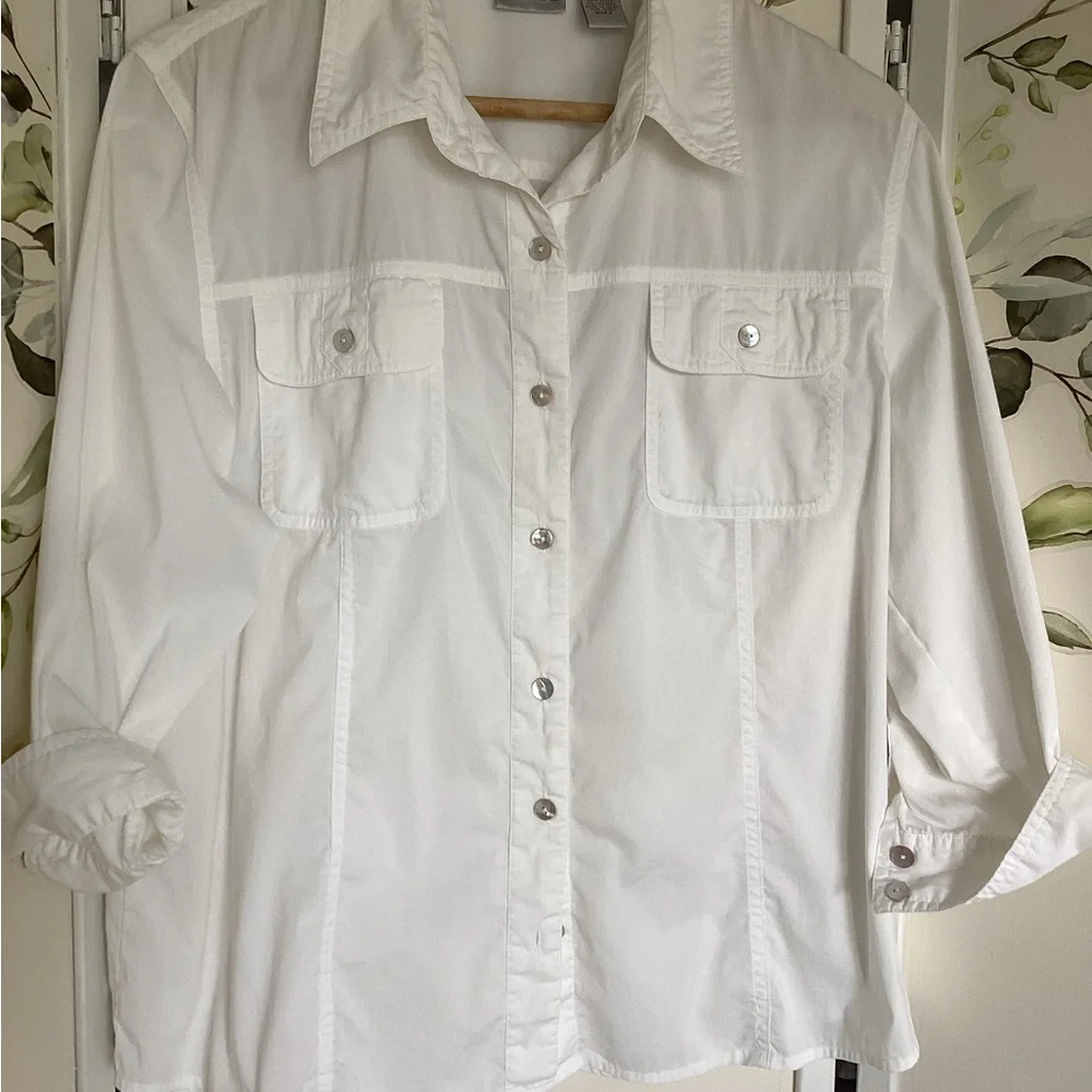 🌺 CHICO’S white shirt Sz 2 button down mother of pearl buttons stretch cotton - Picture 2 of 10